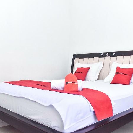 Reddoorz Near Sultan Hasanuddin Airport 2 Hotell Mandai Exteriör bild