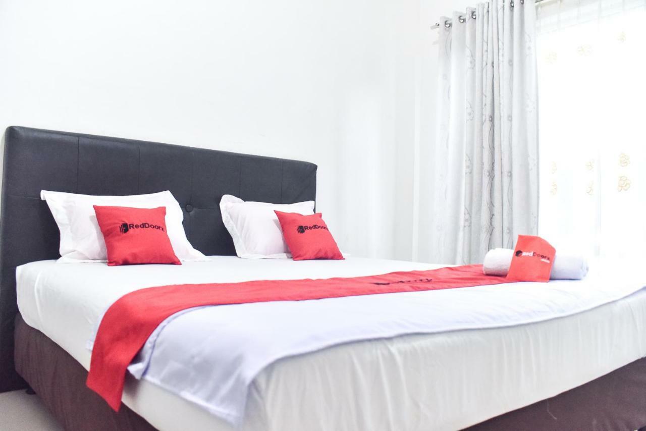 Reddoorz Near Sultan Hasanuddin Airport 2 Hotell Mandai Exteriör bild