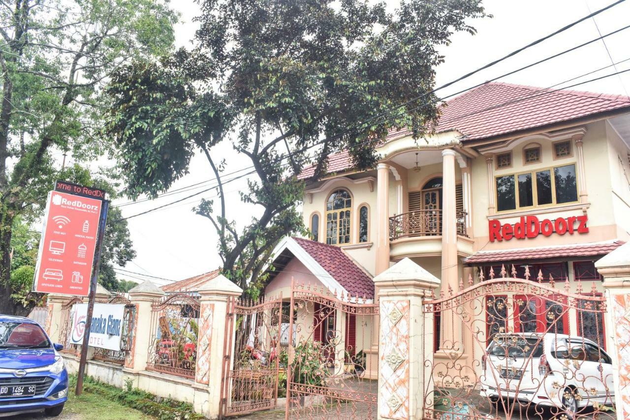 Reddoorz Near Sultan Hasanuddin Airport 2 Hotell Mandai Exteriör bild