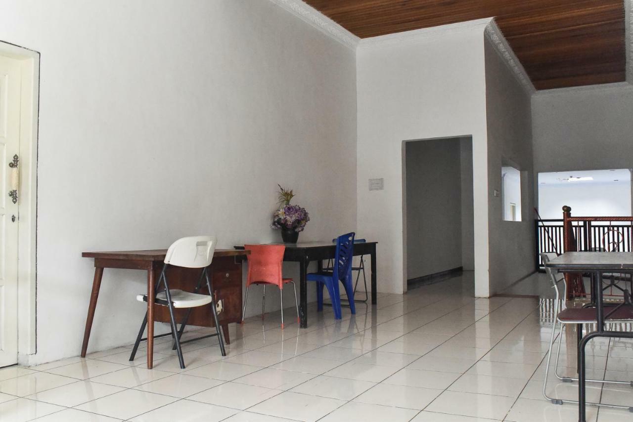 Reddoorz Near Sultan Hasanuddin Airport 2 Hotell Mandai Exteriör bild