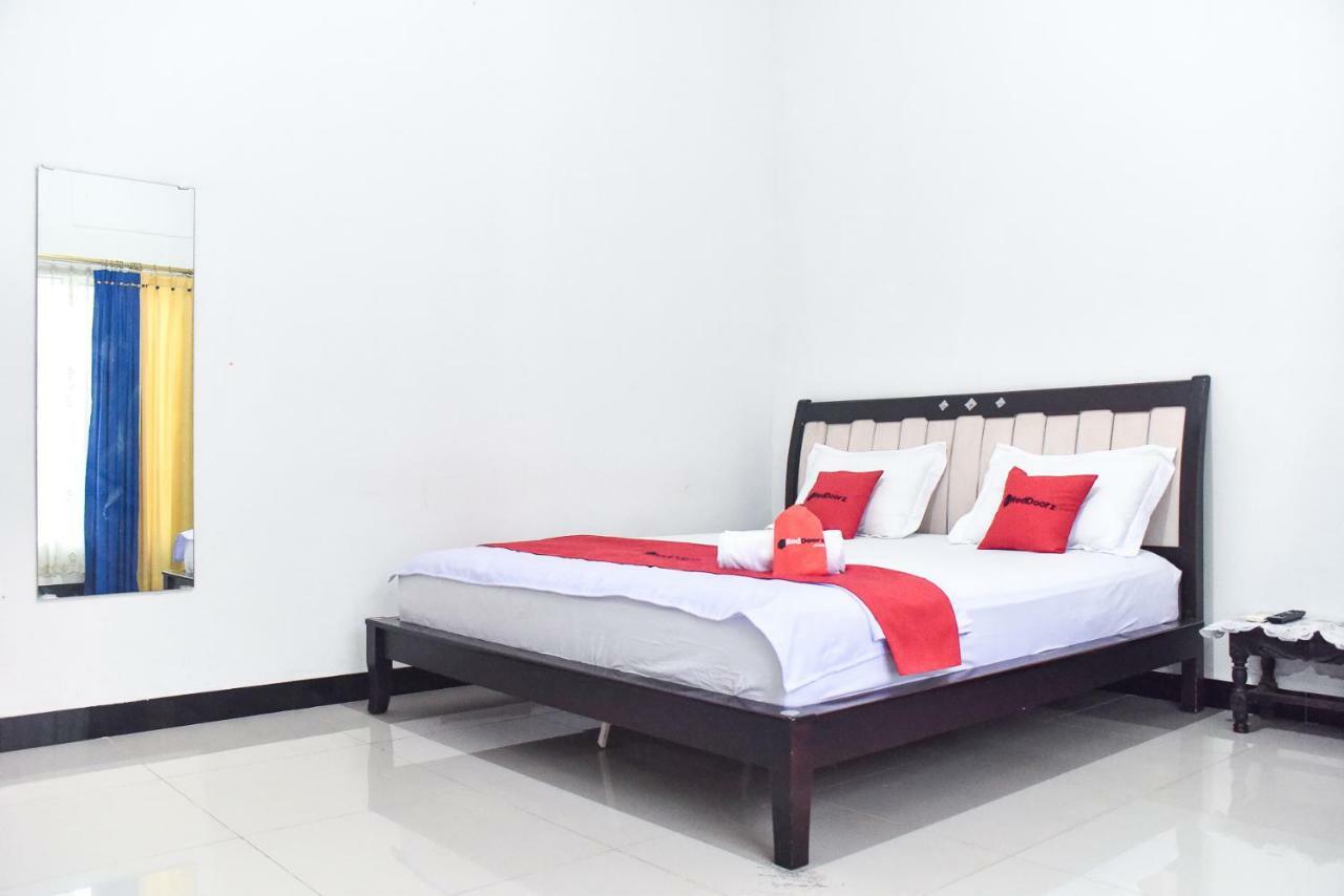 Reddoorz Near Sultan Hasanuddin Airport 2 Hotell Mandai Exteriör bild