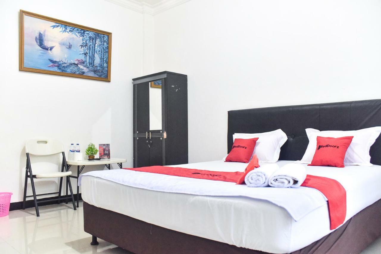 Reddoorz Near Sultan Hasanuddin Airport 2 Hotell Mandai Exteriör bild