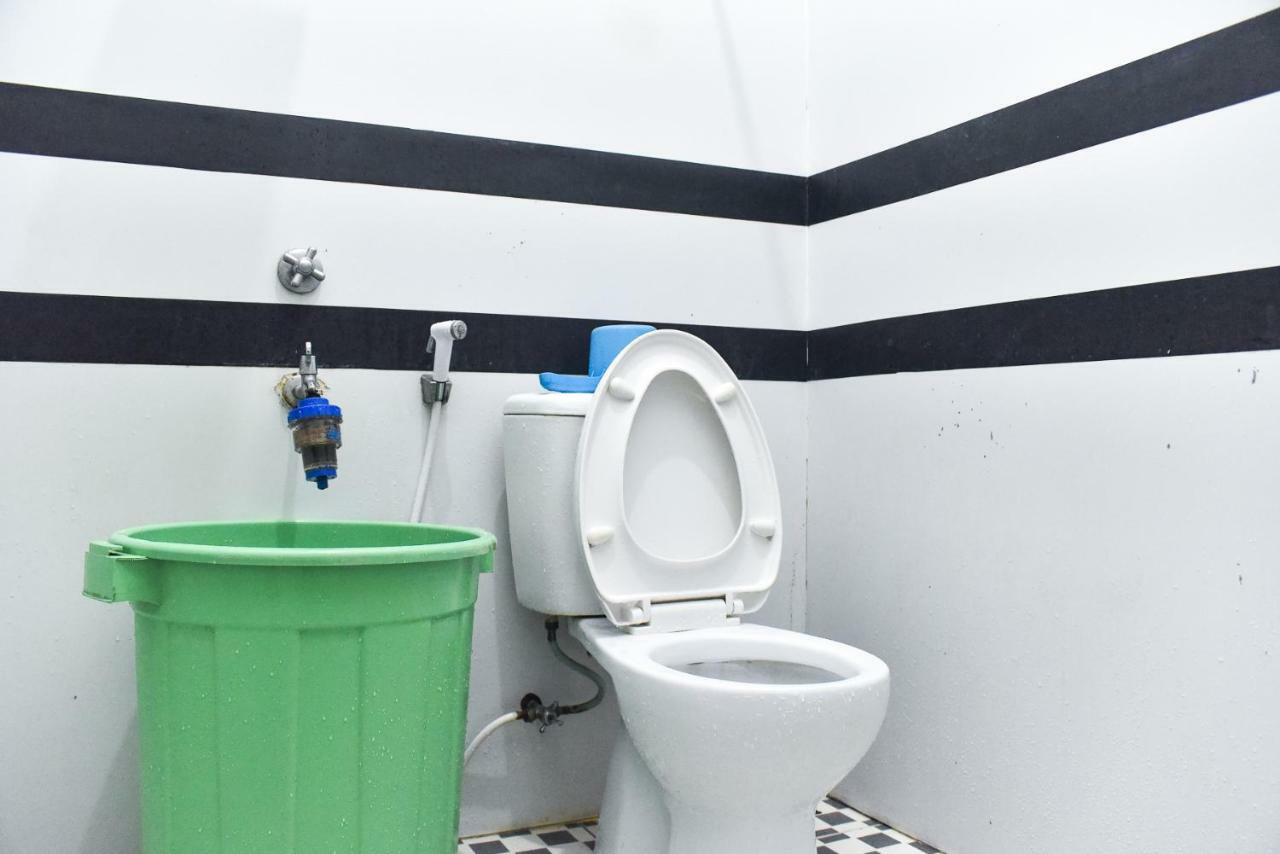 Reddoorz Near Sultan Hasanuddin Airport 2 Hotell Mandai Exteriör bild